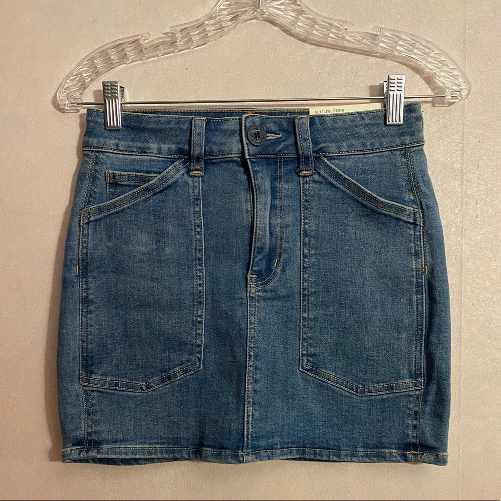 ⚡️NWT AE denim skirt⚡️